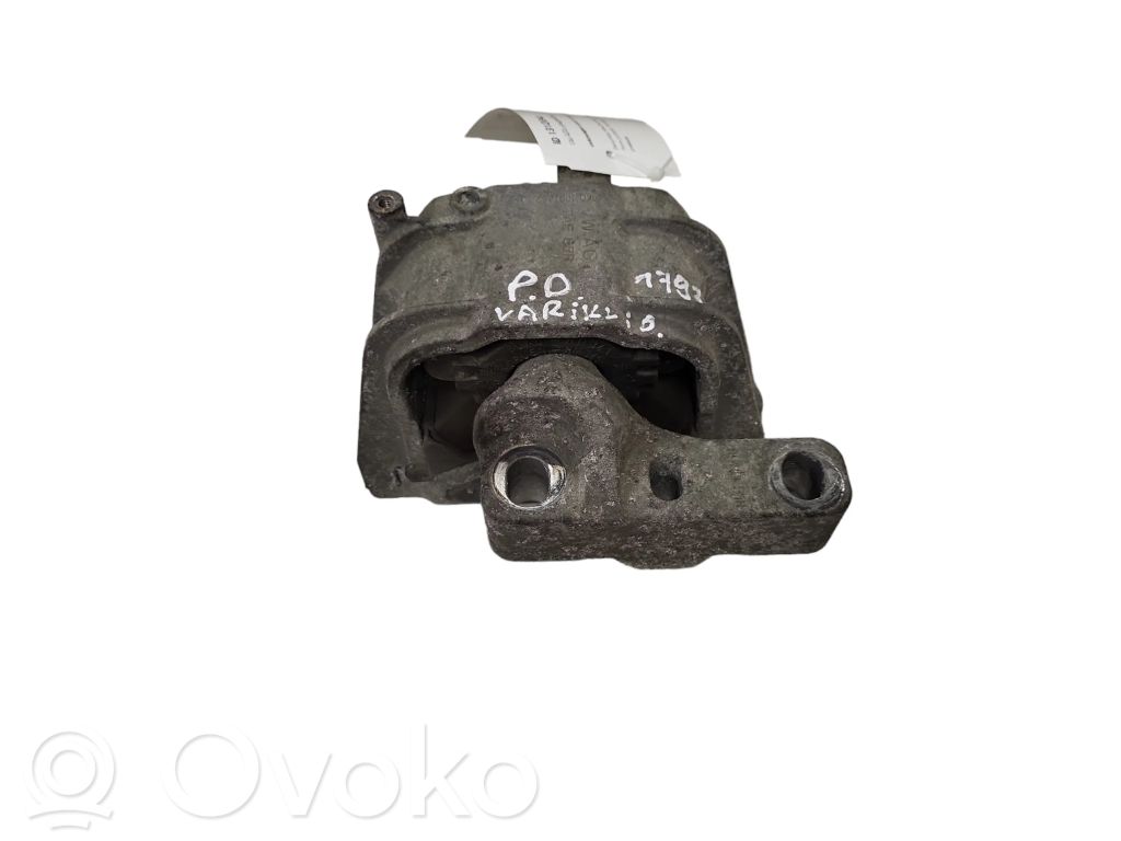 Volkswagen Golf V Engine mount bracket 