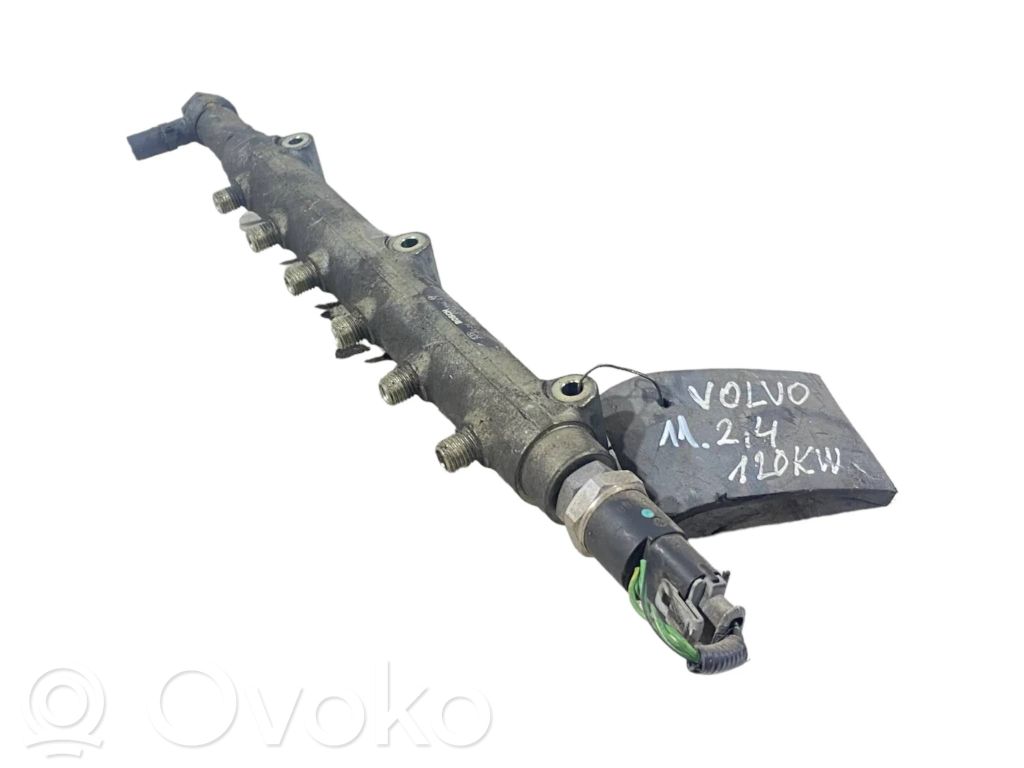 Volvo V70 Listwa wtryskowa 