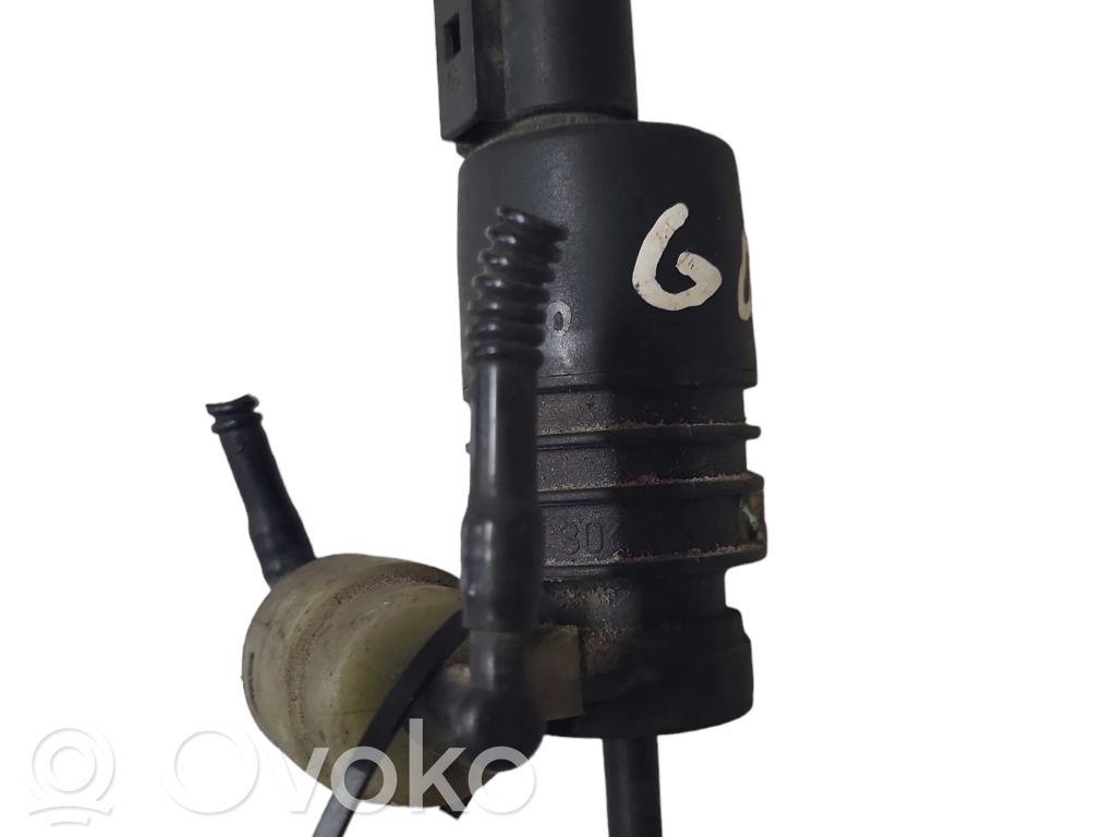 Volkswagen Golf IV Pompa spryskiwacza szyby przedniej / czołowej 