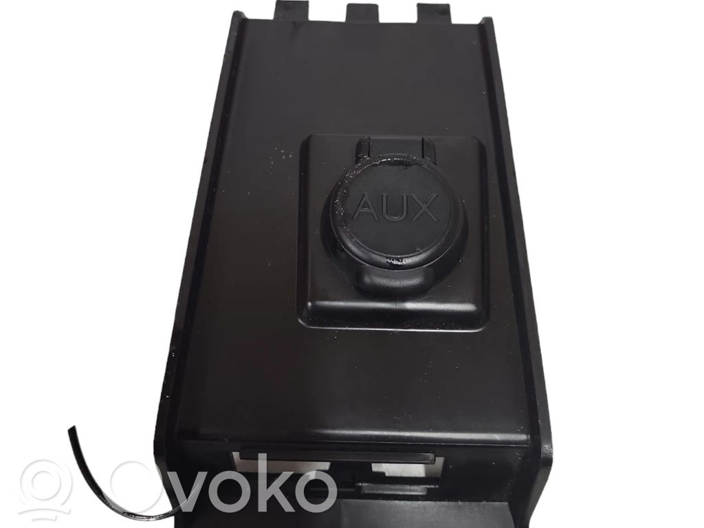 Citroen C5 AUX in-socket connector 