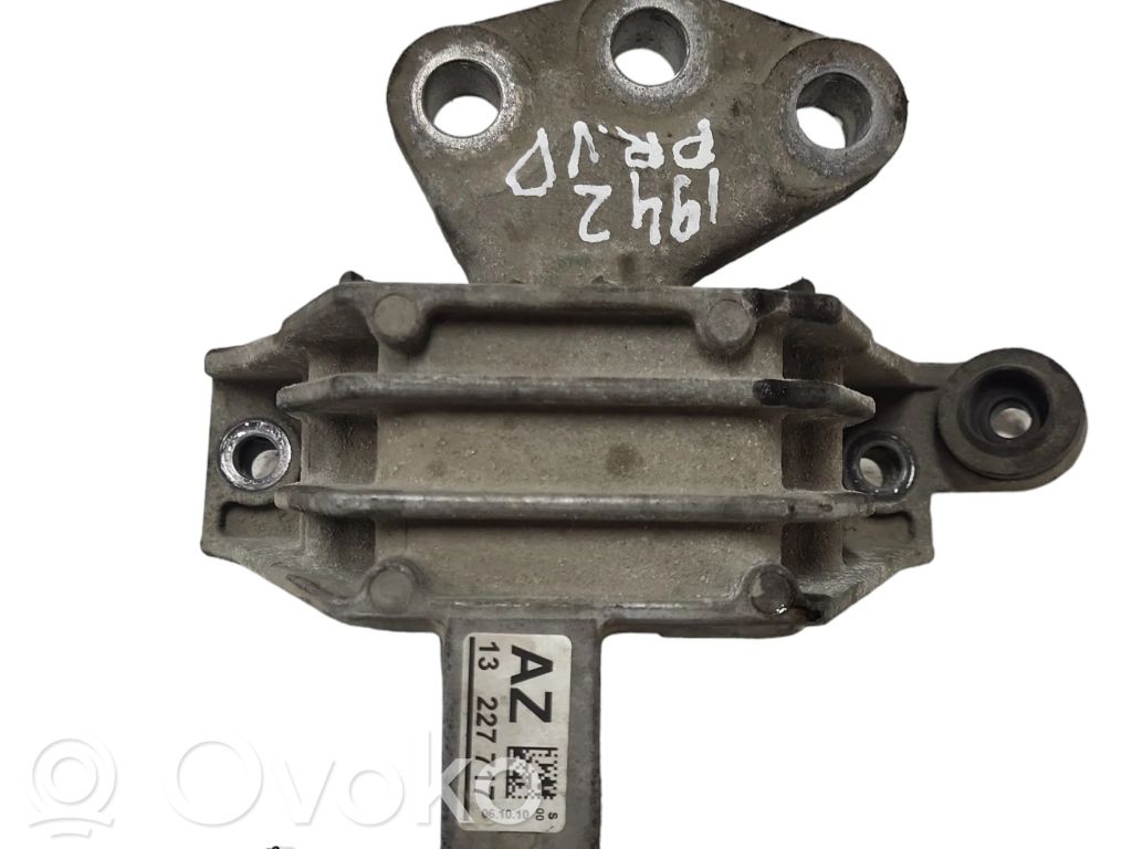 Opel Insignia A Engine mount bracket 