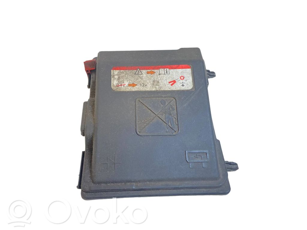 Citroen C4 II Picasso Fuse box cover 