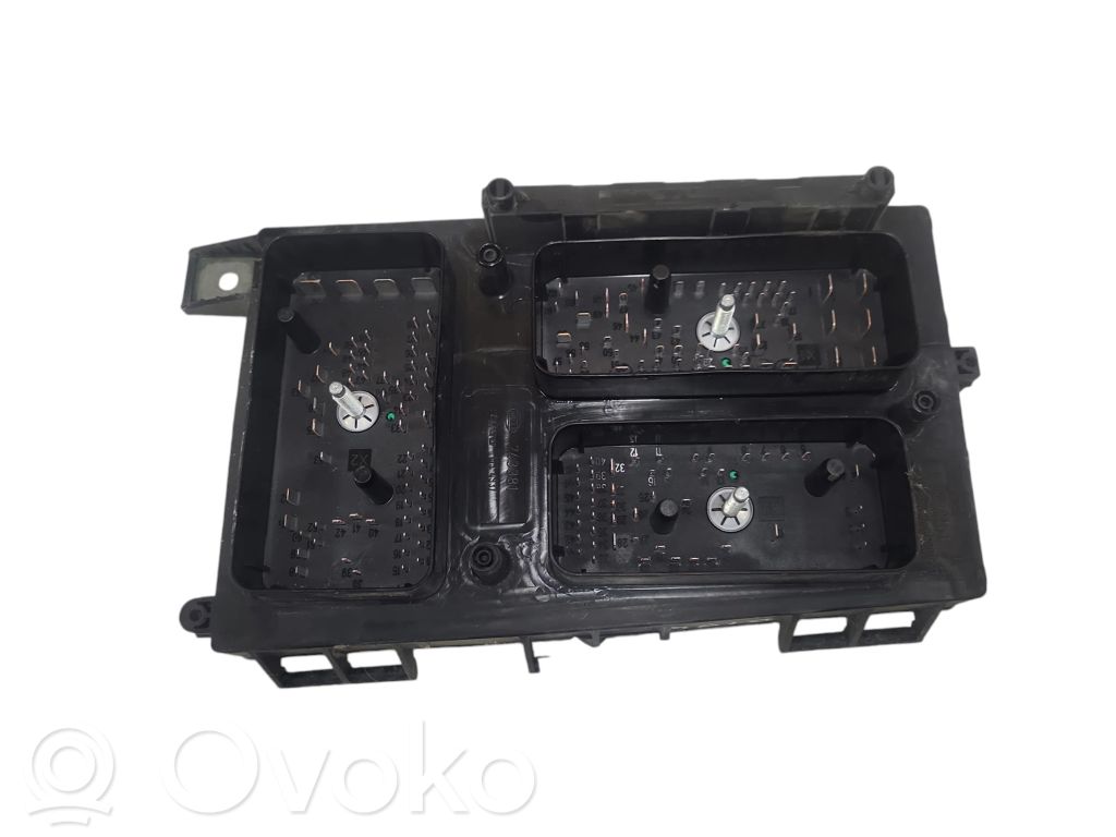 Opel Zafira B Fuse module 