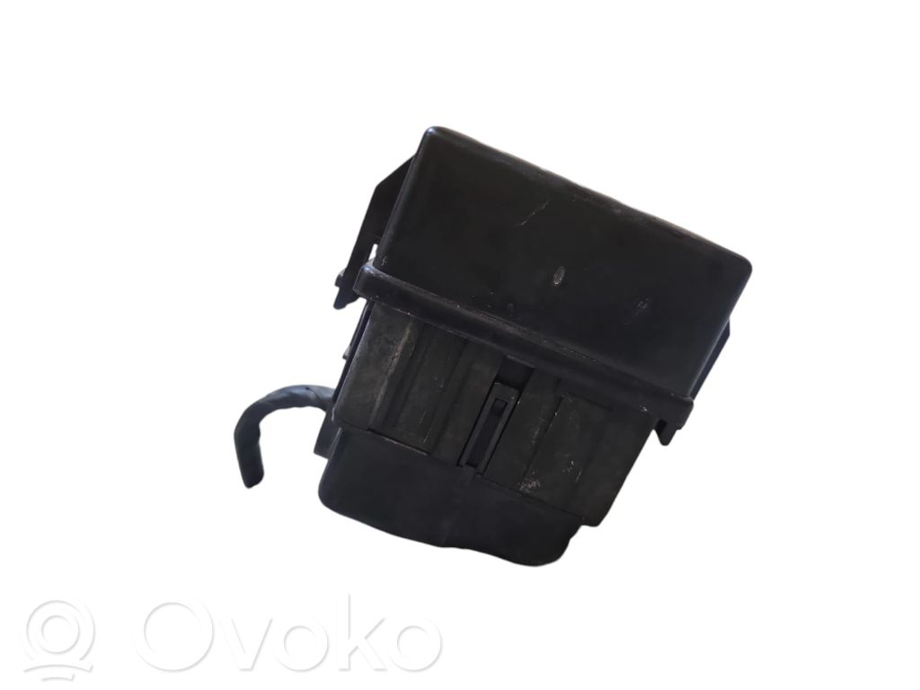 Relay mounting block   E434E