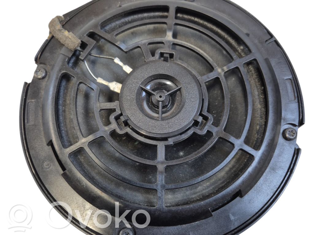 Volkswagen Golf V Takaoven kaiutin