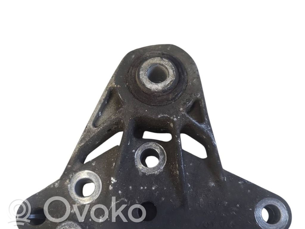 Volvo XC60 Engine mounting bracket 