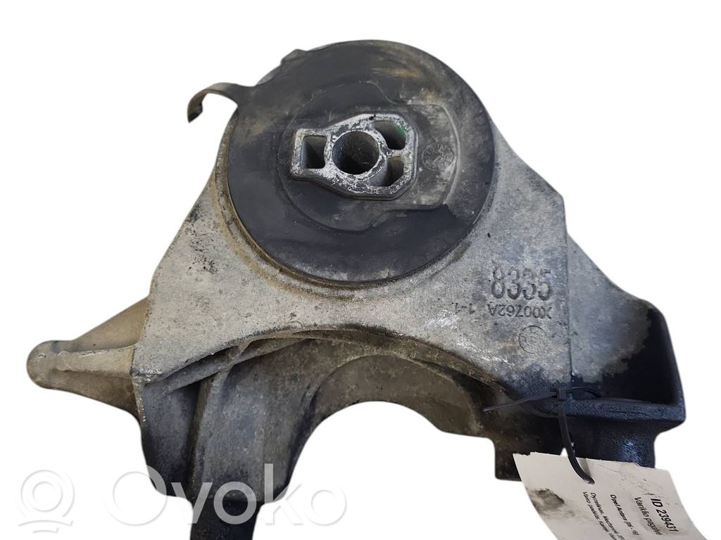 Engine mount bracket   X00762A
