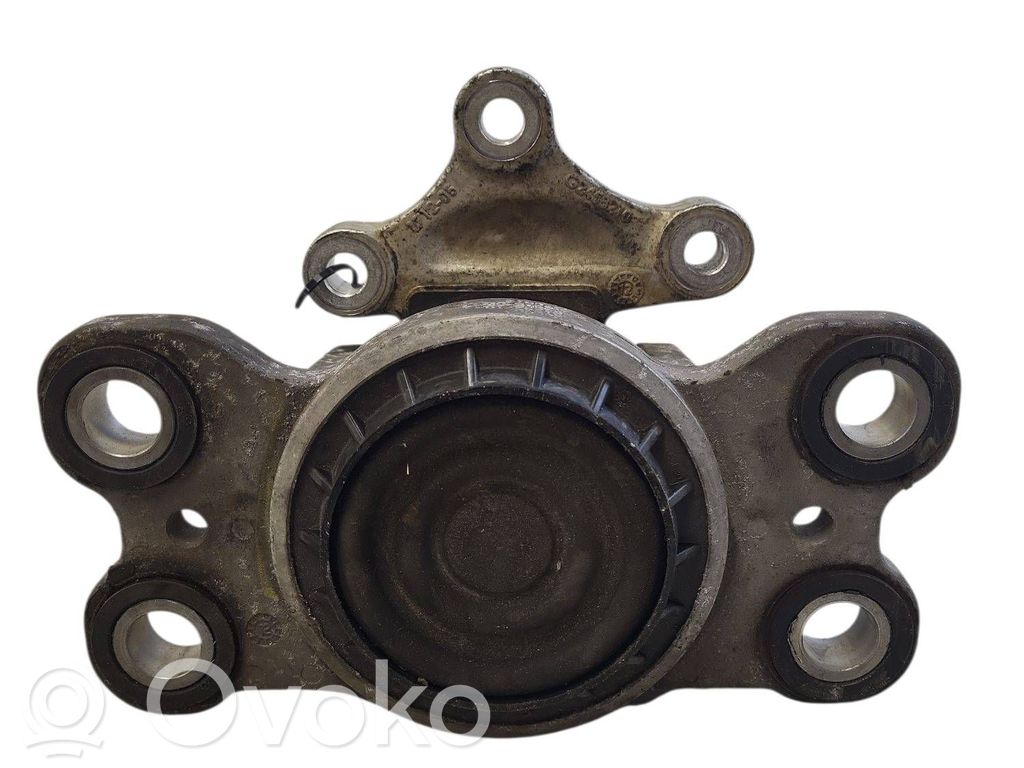 Volvo V60 Engine mount bracket 