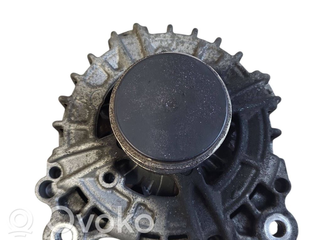 Volkswagen PASSAT B7 Alternator 
