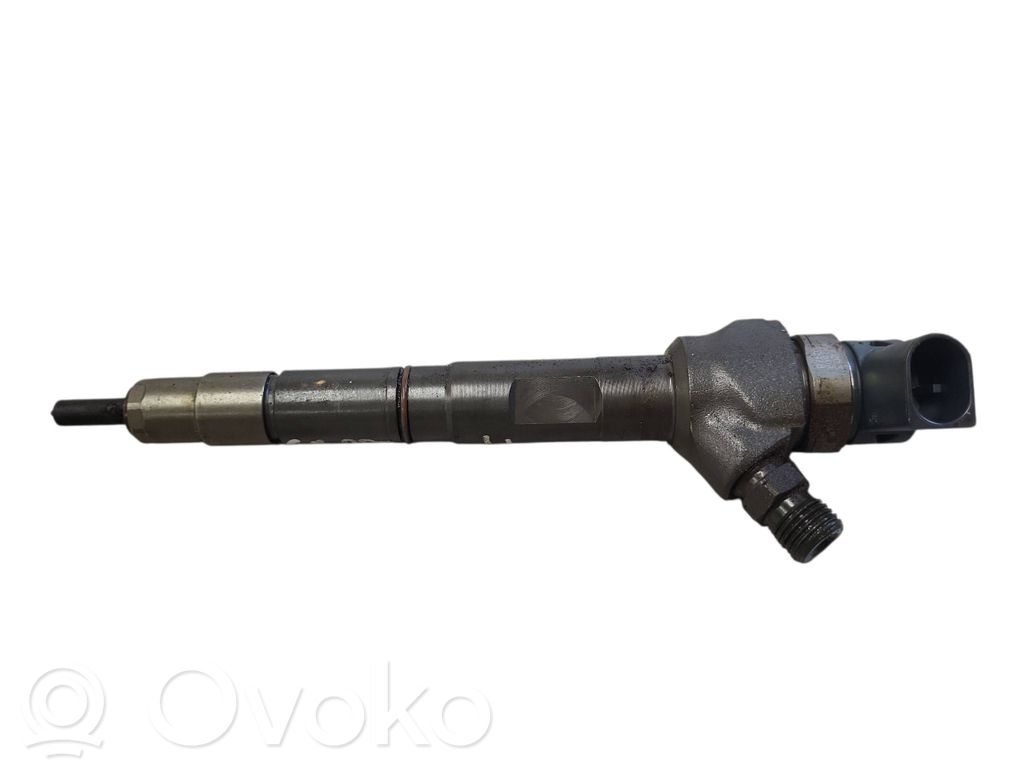 Volkswagen PASSAT B7 Inyector de combustible 