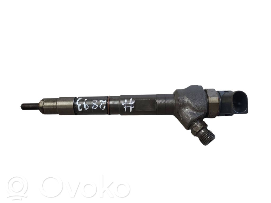 Volkswagen PASSAT B7 Inyector de combustible 