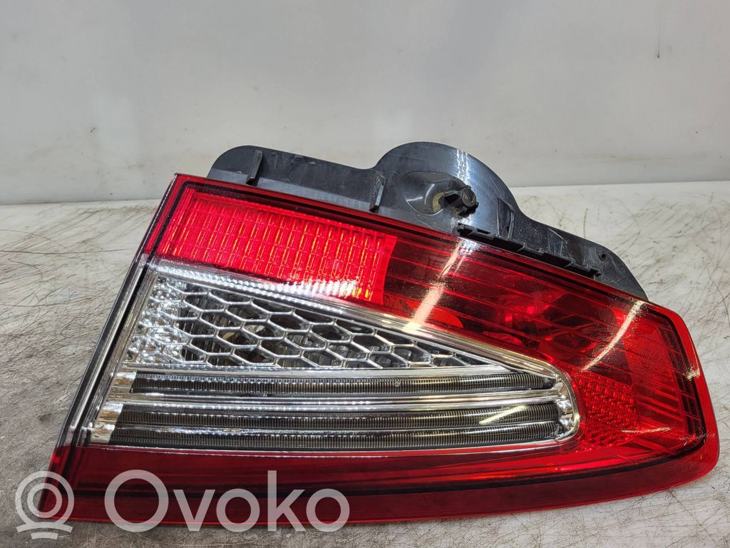 Ford Mondeo MK IV Lampy tylnej klapy bagażnika 
