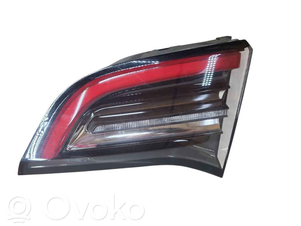 Tesla Model Y Tailgate rear/tail lights 