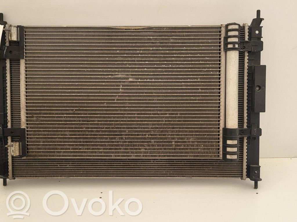 Opel Vivaro Radiatore di raffreddamento