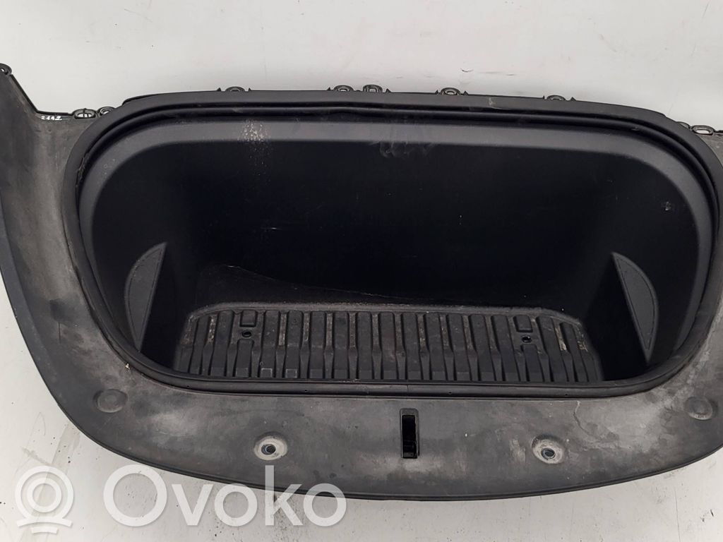 Tesla Model Y Kofferraumfach vorne