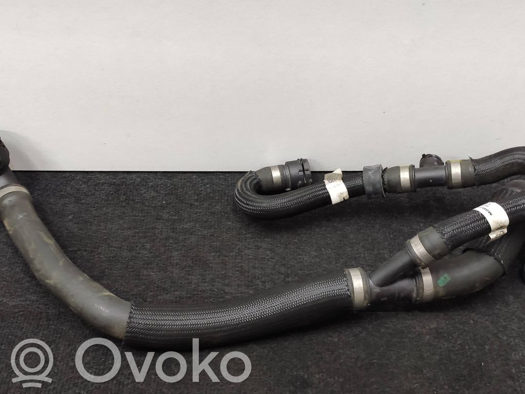 Land Rover Evoque II Engine coolant pipe/hose 