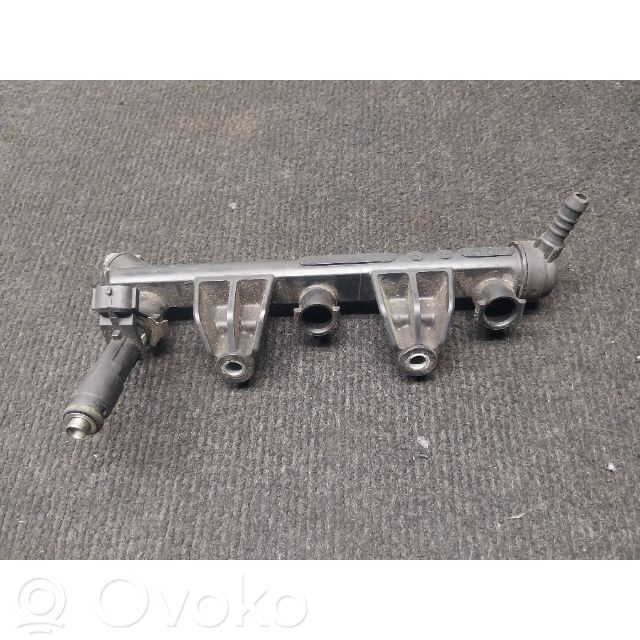 Skoda Fabia Mk2 (5J) Listwa wtryskowa 