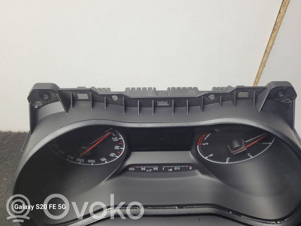 Opel Corsa E Speedometer (instrument cluster) 
