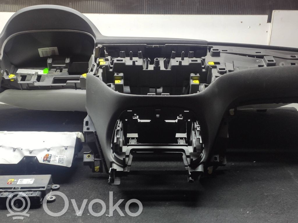 Opel Corsa E Panelė 