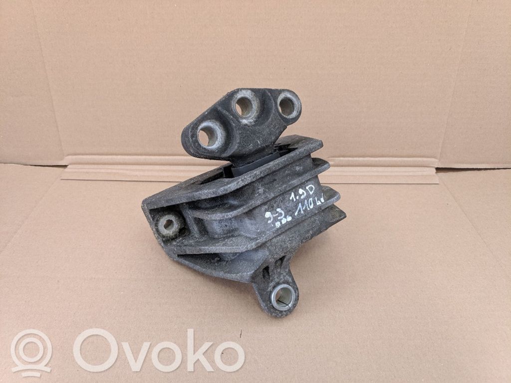 Engine mount bracket   21044616