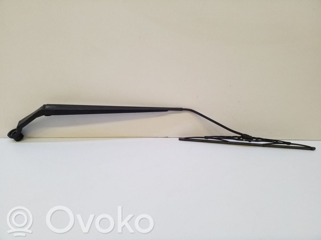Front wiper blade arm
