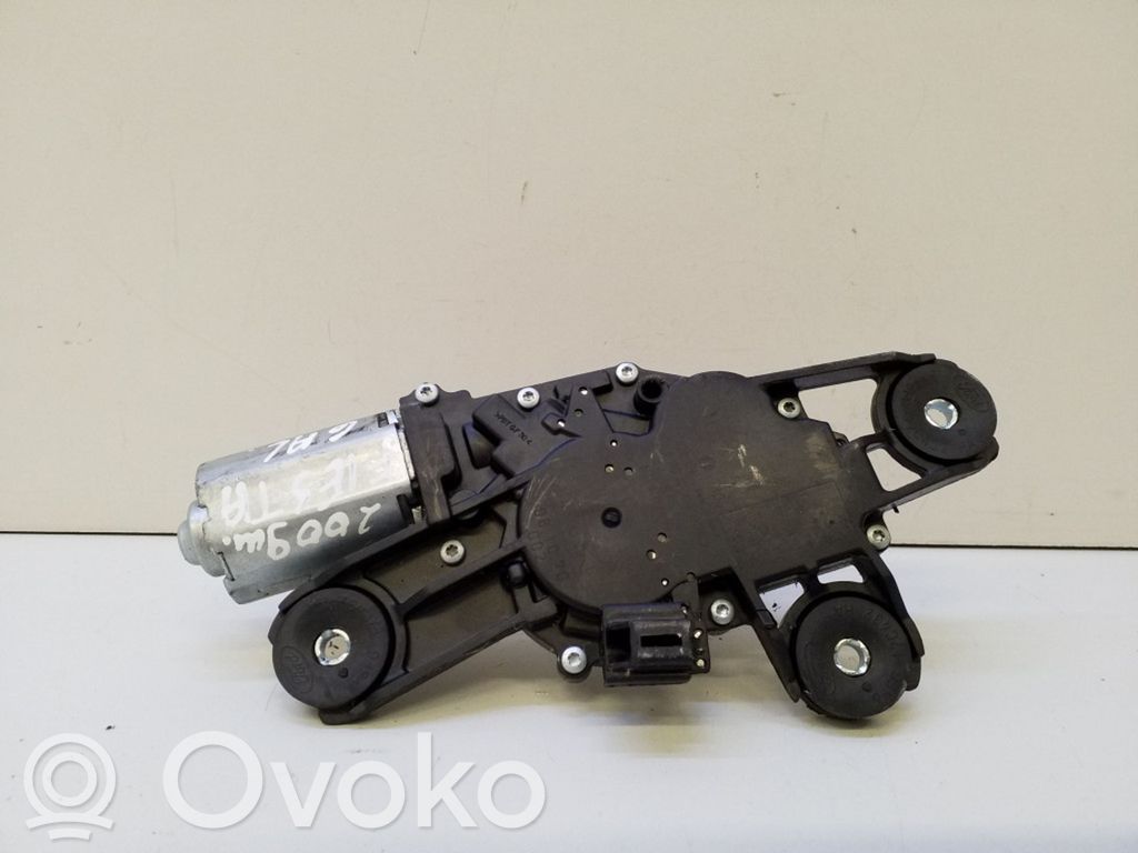 Ford Fiesta Silniczek wycieraczki szyby tylnej 