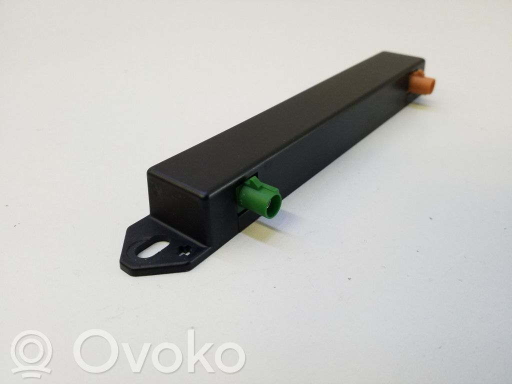 Chrysler Pacifica Antenna control unit 