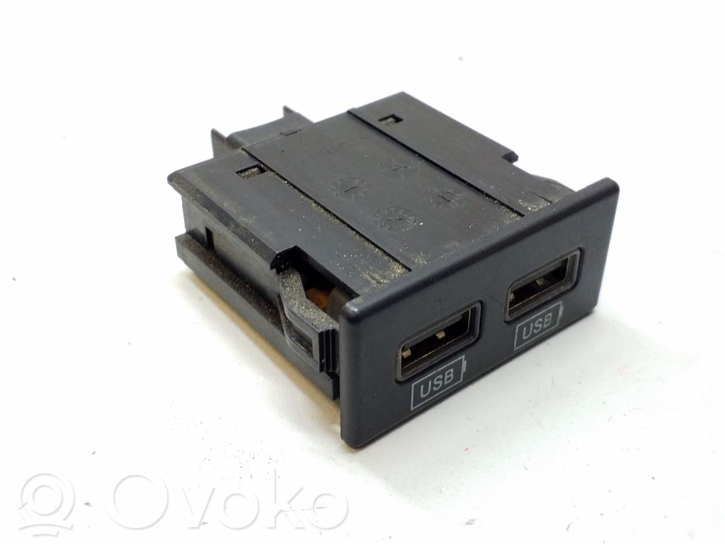 Dodge Grand Caravan USB jungtis 