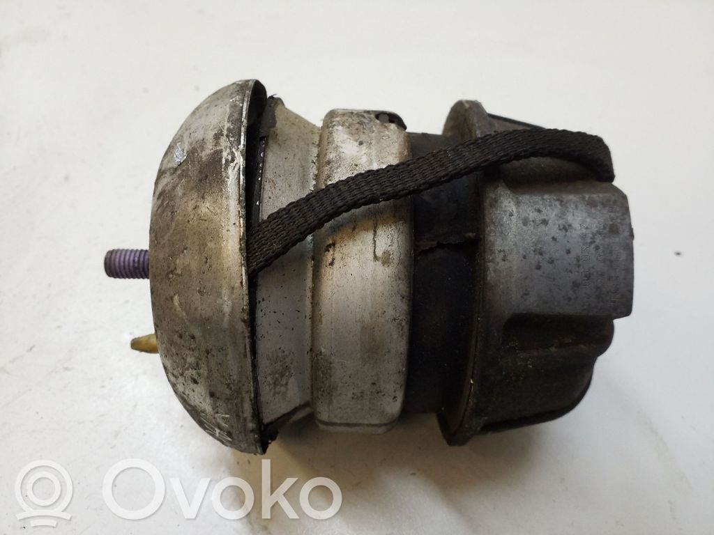 Engine mount bracket   4R836A003CB,4R836A003CB
