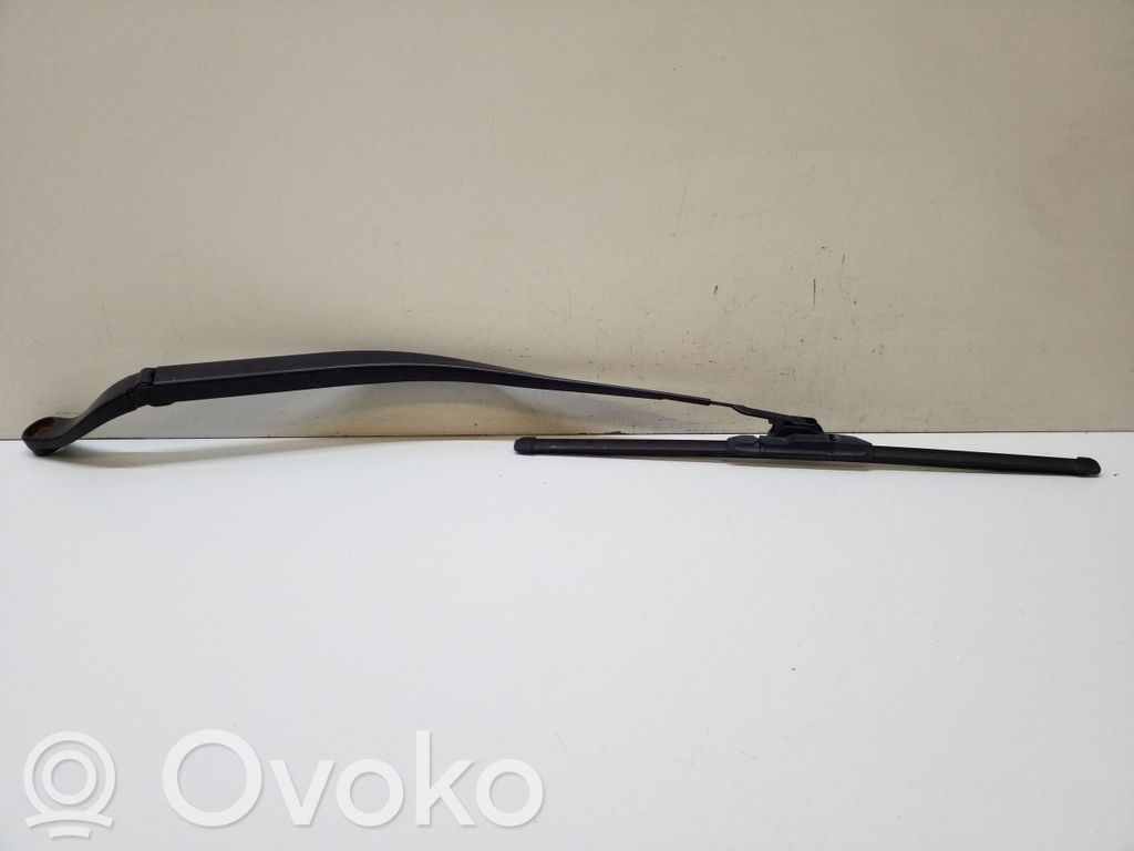 Front wiper blade arm   2586