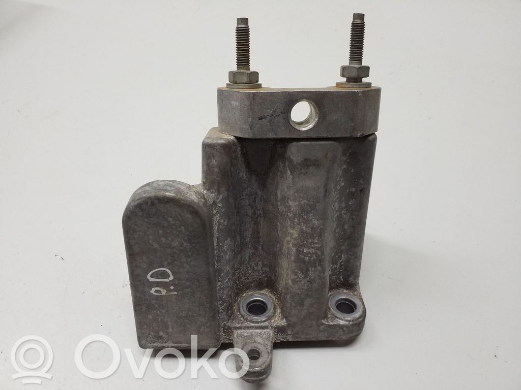 Dodge Challenger Engine mounting bracket 
