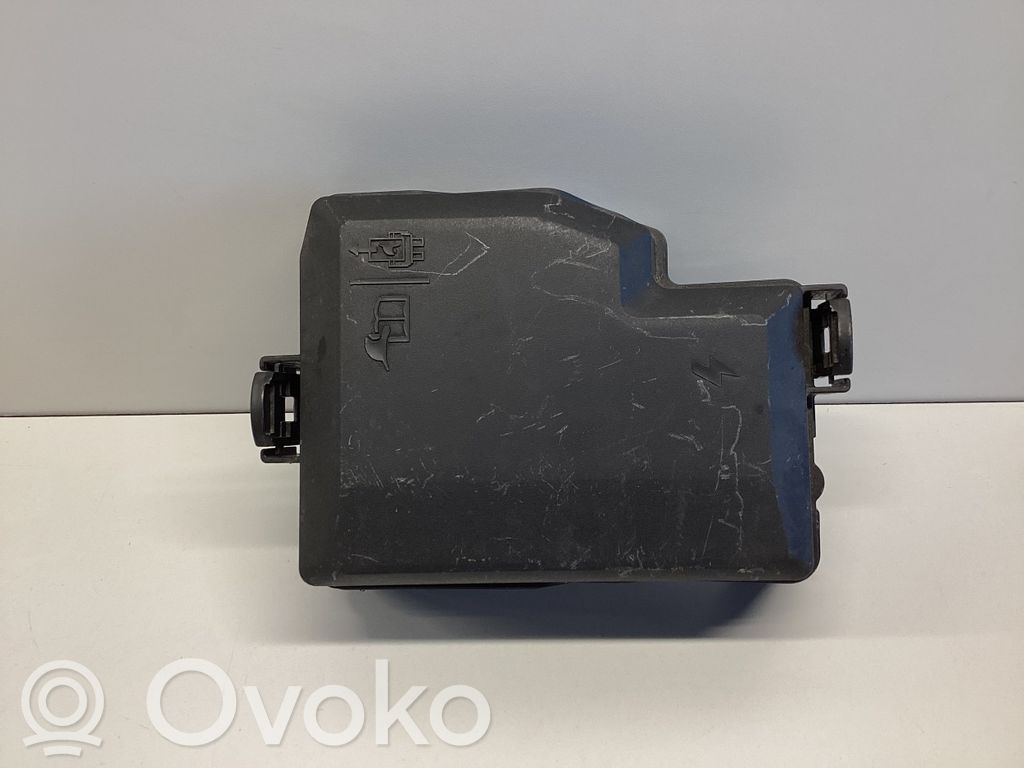 Hyundai Ioniq 5 Tapa de caja de fusibles 