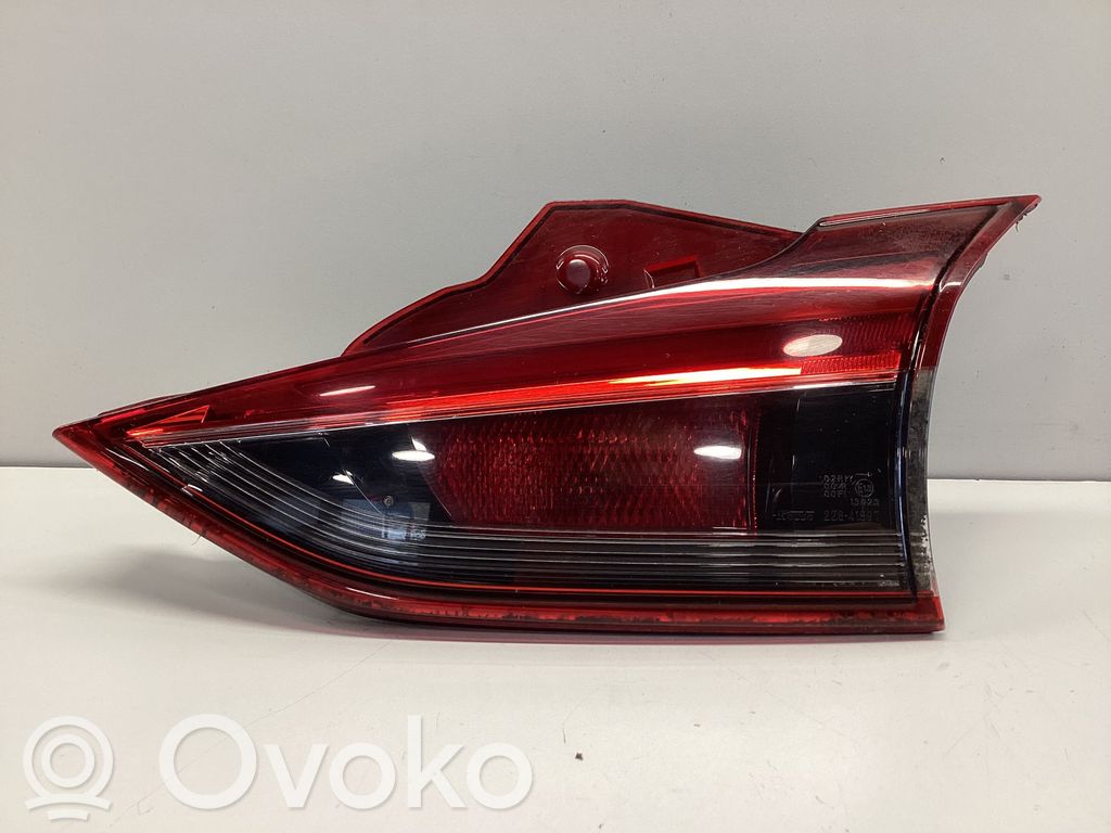 Tailgate rear/tail lights