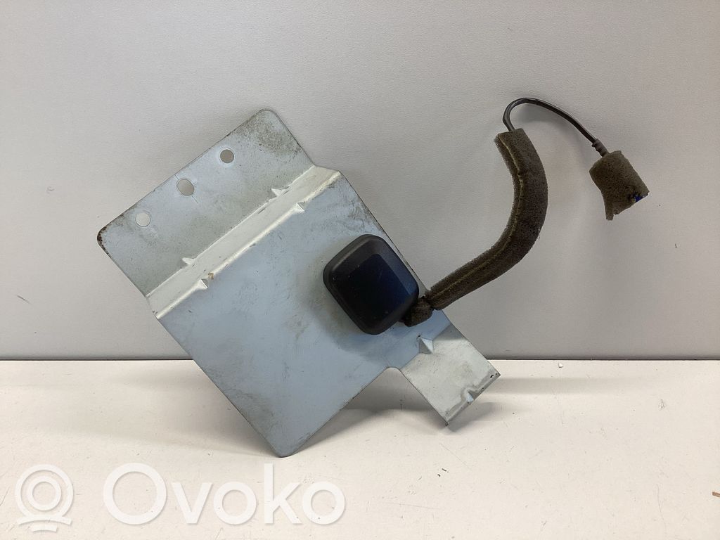 Chevrolet Captiva GPS-pystyantenni 
