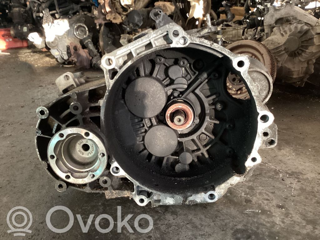 Volkswagen PASSAT B7 Manualna 6-biegowa skrzynia biegów 
