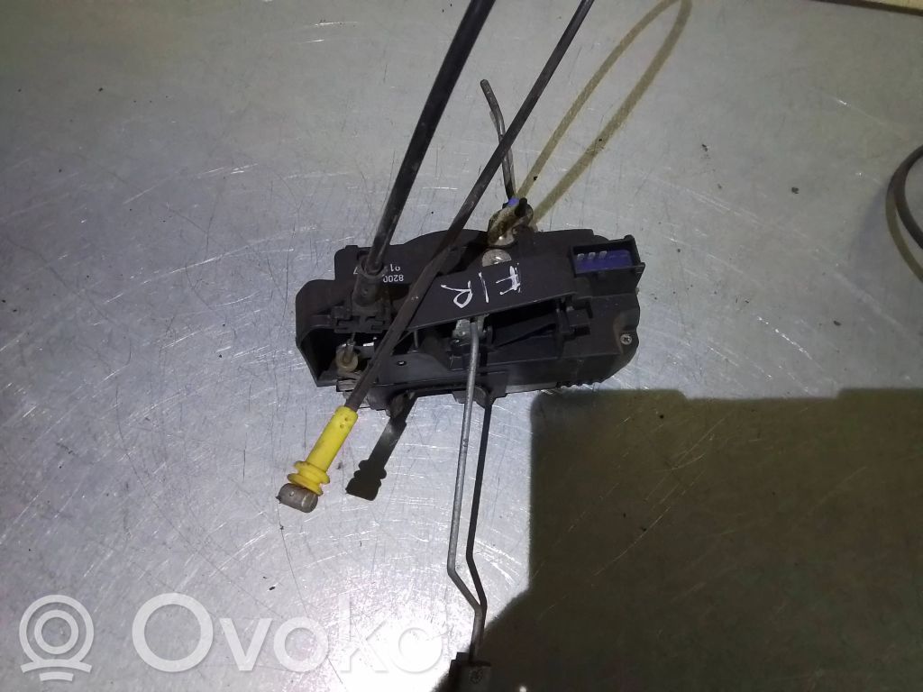Renault Trafic II (X83) Front door lock 