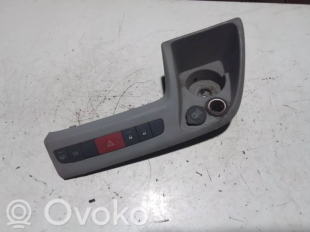Citroen Jumper Hätävilkkujen kytkin 