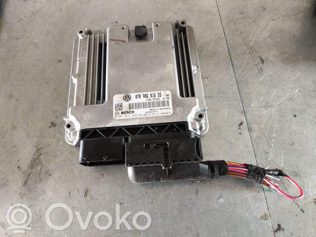 Volkswagen Transporter - Caravelle T5 Unitate/modul de control motor 