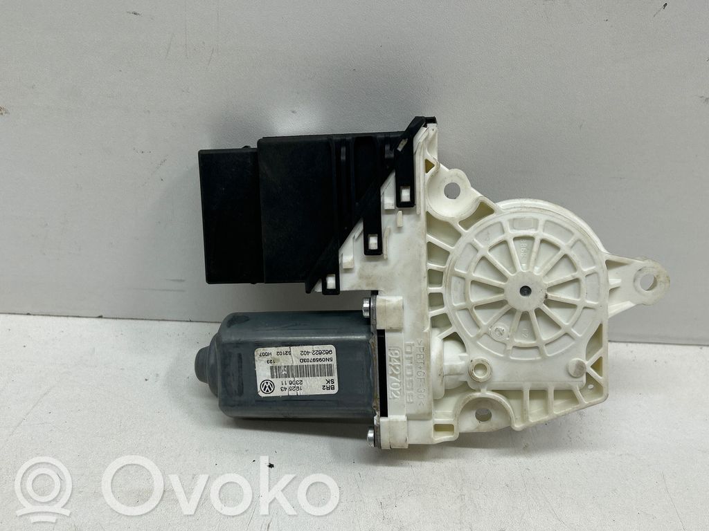 Volkswagen Tiguan Rear door window regulator motor 