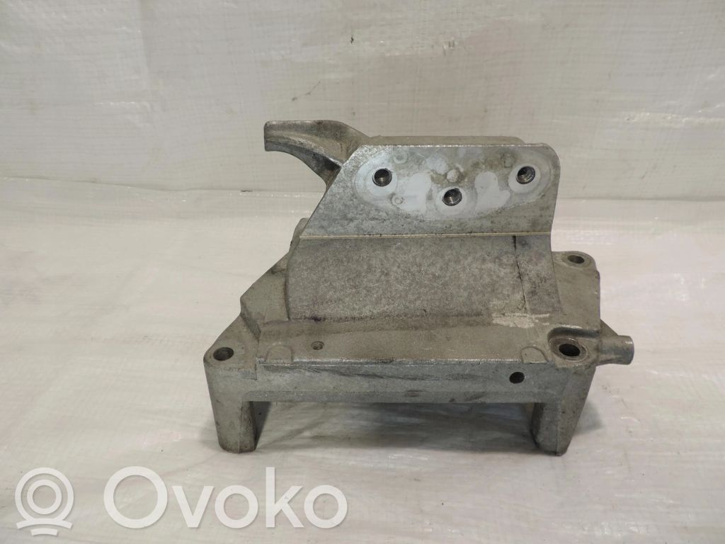 Opel Astra J Engine mounting bracket 