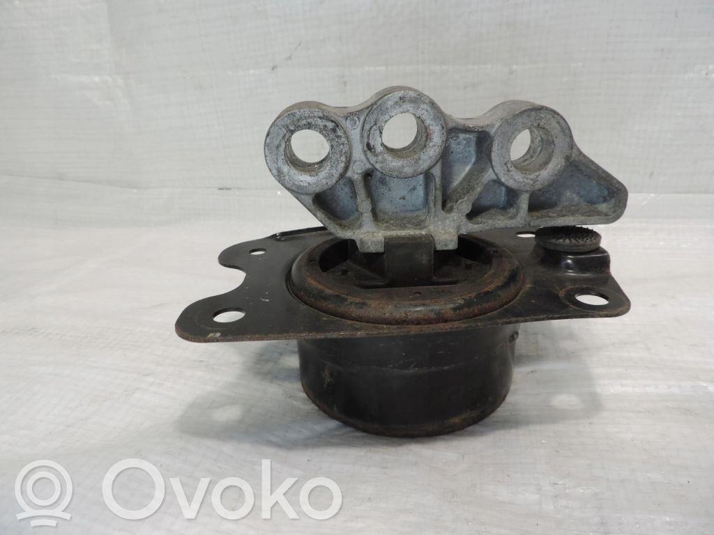 Chevrolet Captiva Gearbox mounting bracket 