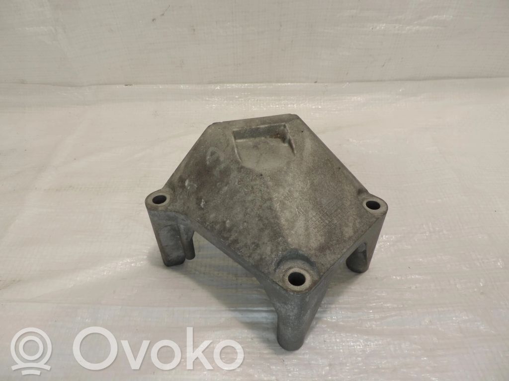 Opel Meriva B Engine mounting bracket 