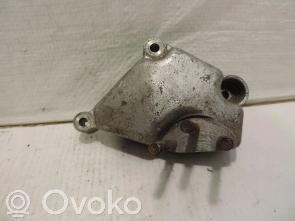Volvo S40, V40 Engine mounting bracket 