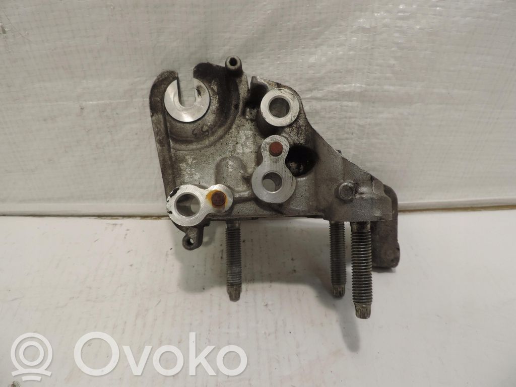 Ford Mondeo MK II Engine mounting bracket 