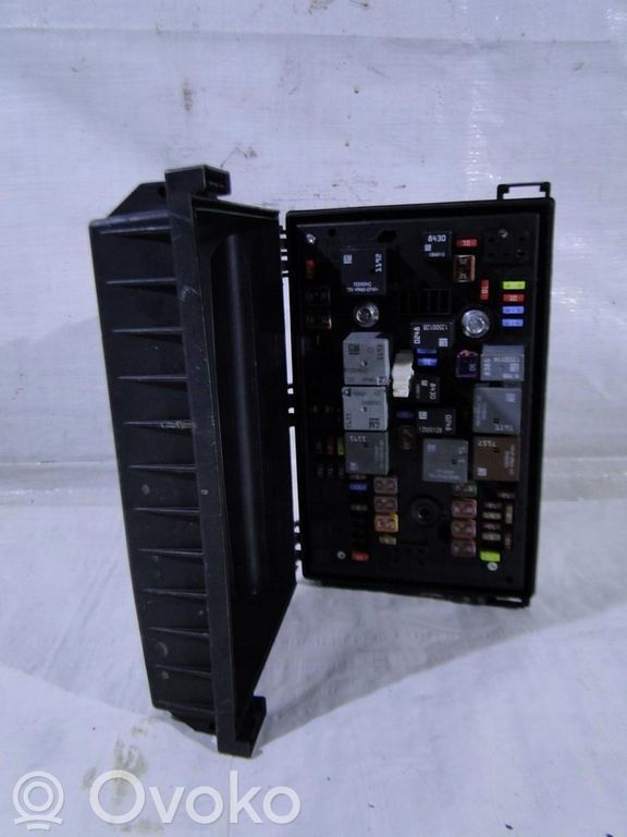 Opel Astra J Módulo de fusible 