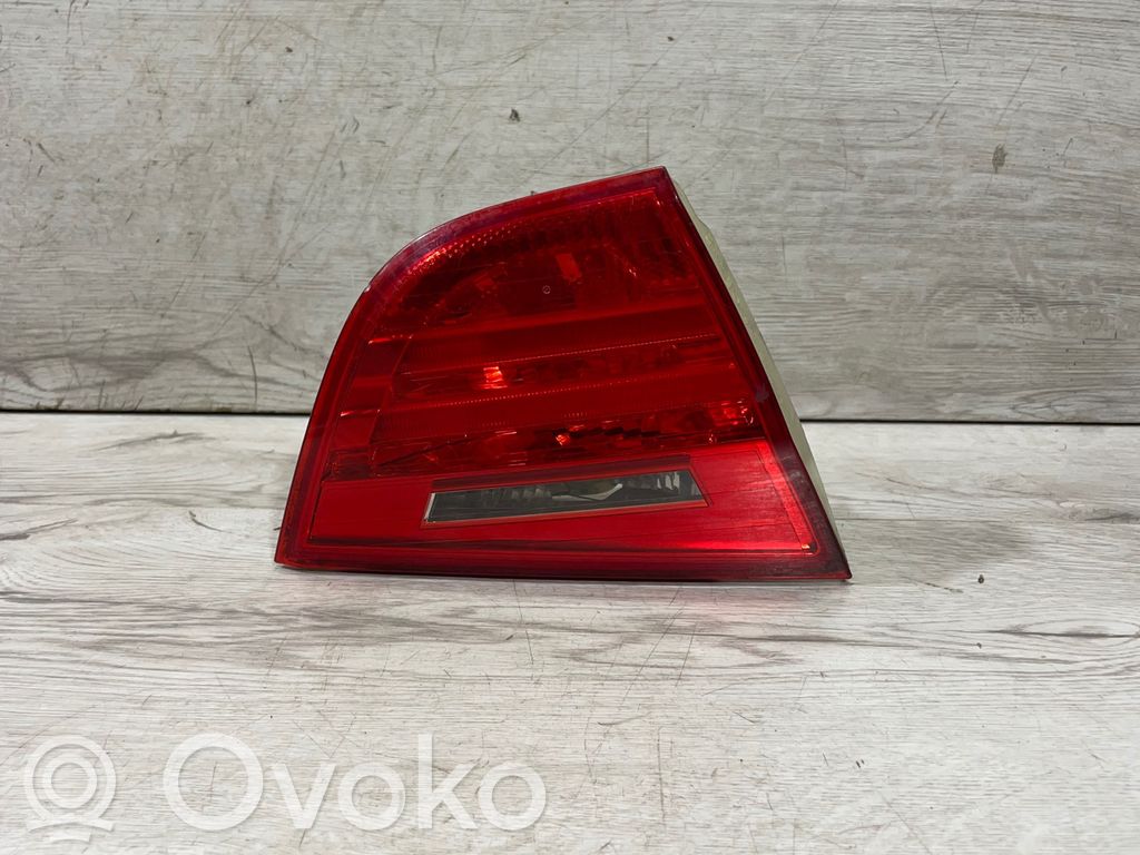 BMW 3 E90 E91 Aizmugurējais lukturis pārsegā 