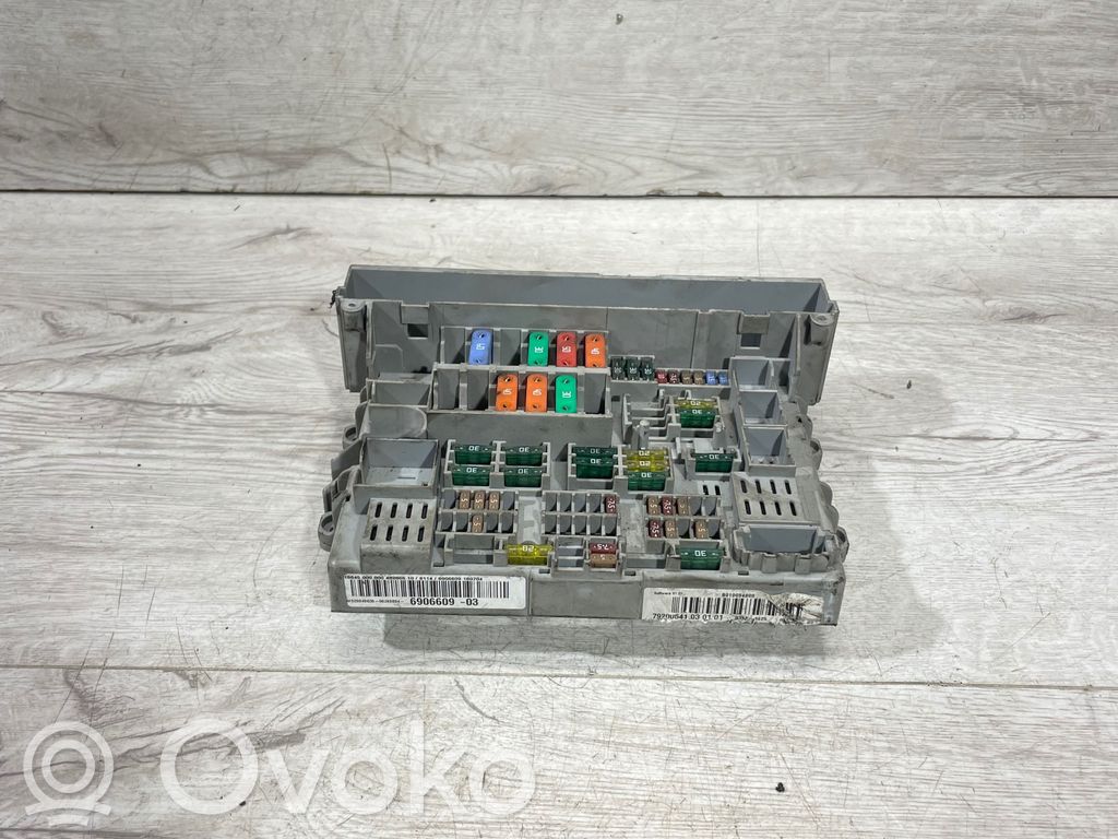 BMW 3 E90 E91 Saugiklių dėžė (komplektas) 