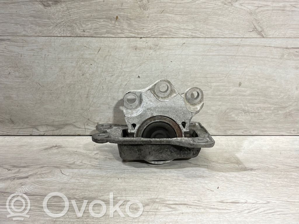 Volvo XC90 Engine mount bracket 