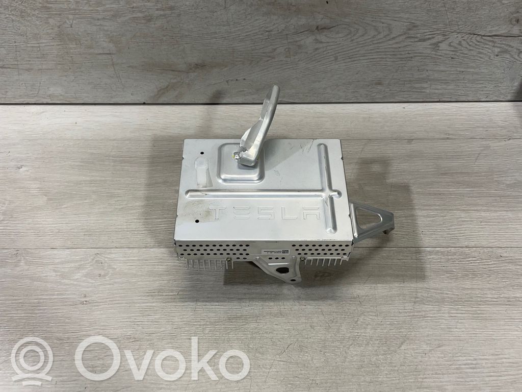 Tesla Model 3 Garso stiprintuvas 