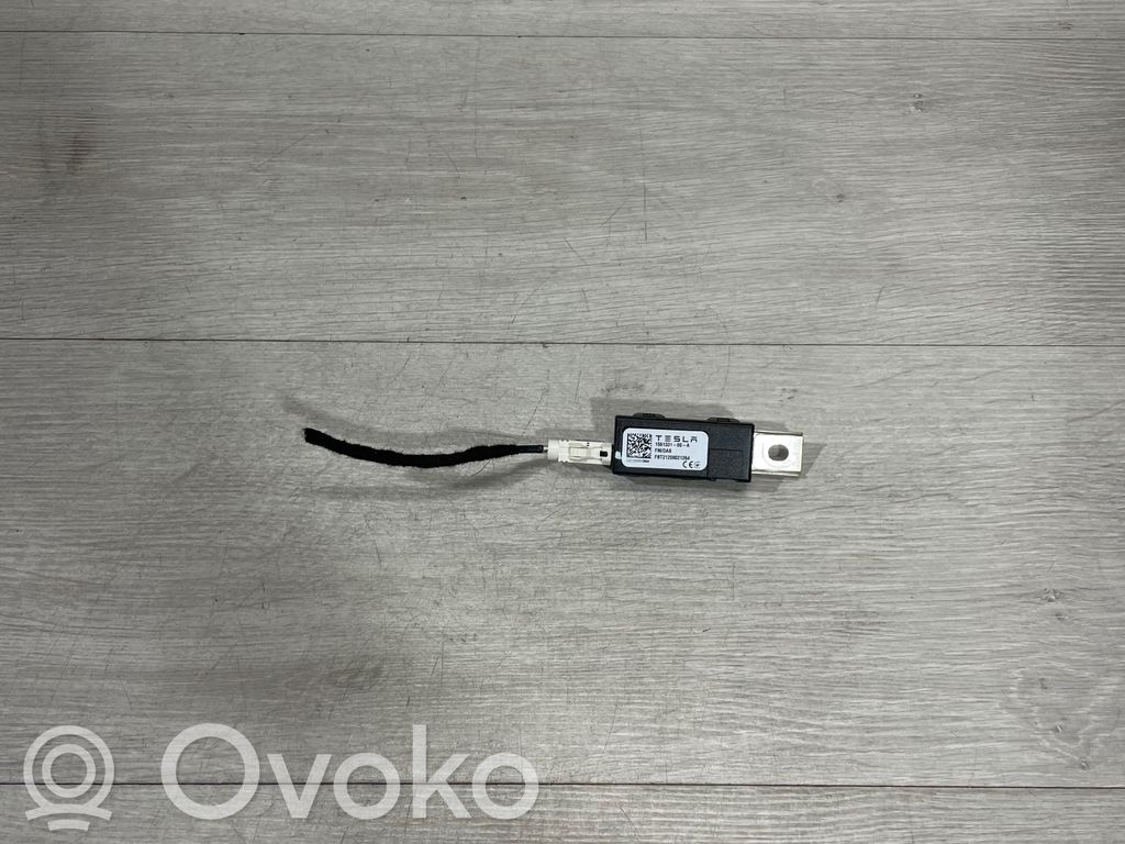 Tesla Model 3 Antenos stiprintuvas 